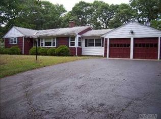 49 Gardiner Rd, Smithtown, NY 11787