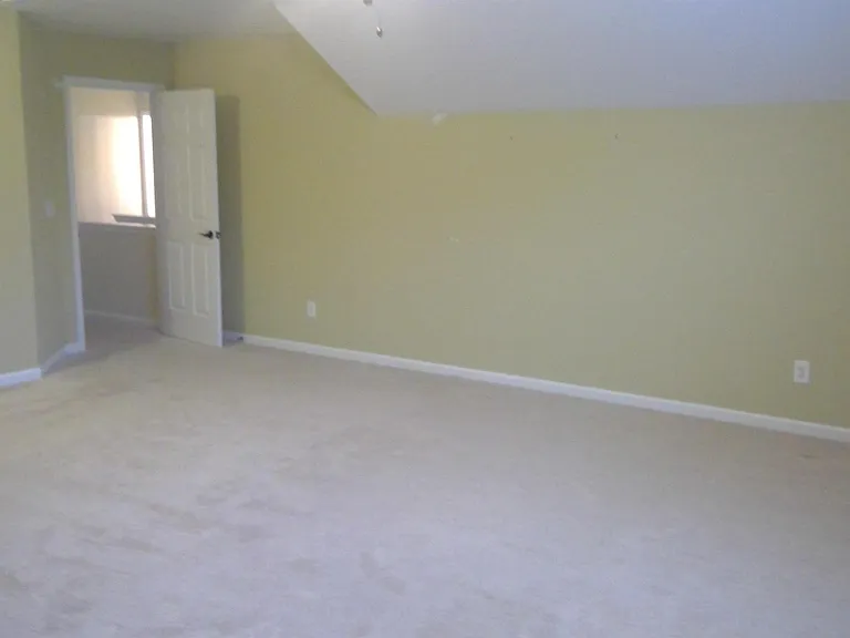 305 Sweetwater Ct — Photo 6