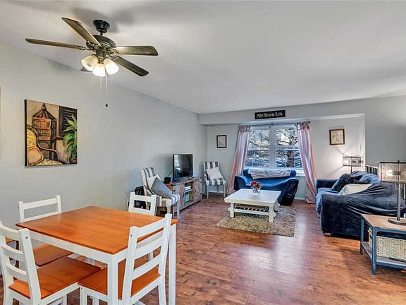 2nd image of 11 Golden Oak Ct