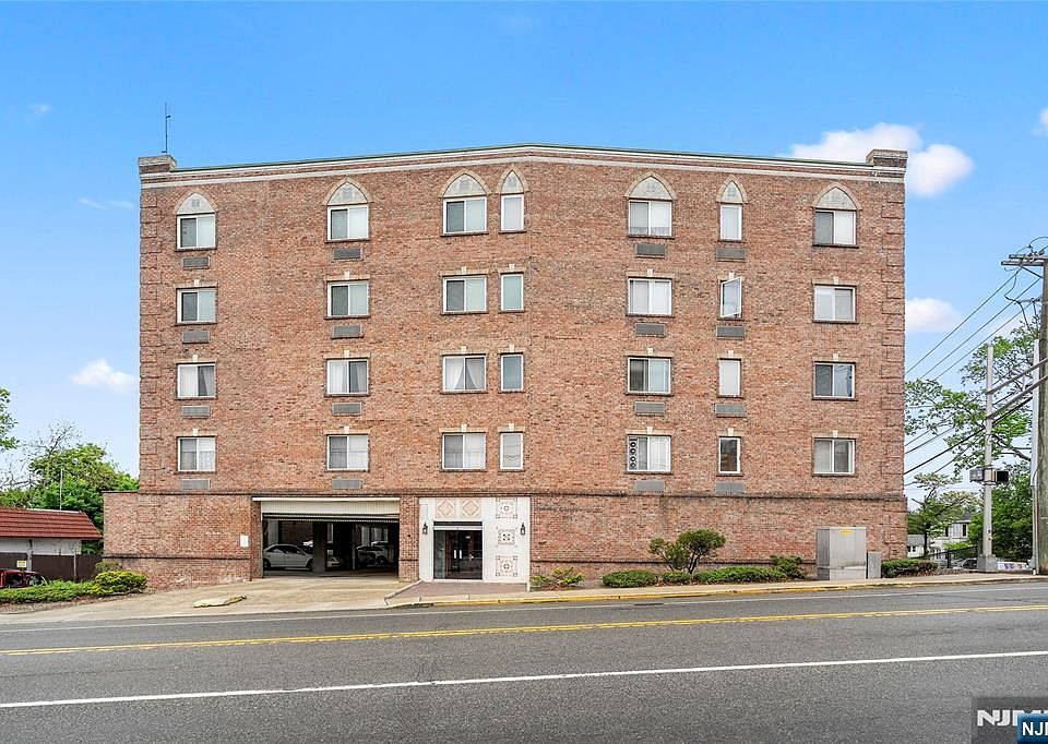 1st image of 399 11th St APT 206