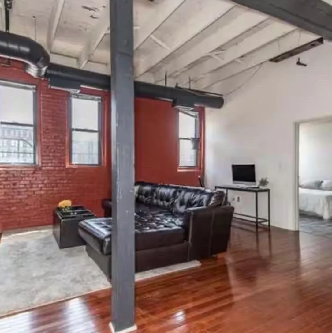 2 bed, 1052 sqft, $1,700 — Photo 1