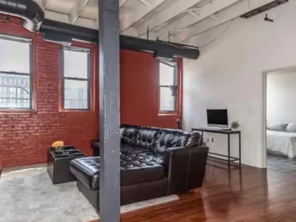 1133 W 9th St #402