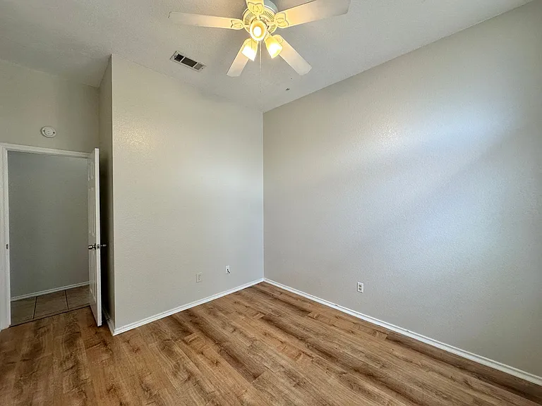 607 Hogan Dr — Photo 21