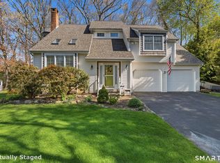 12 Lindros Lane, Waterford, CT 06385