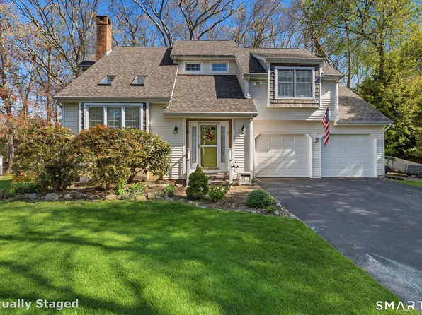 12 Lindros Lane, Waterford, CT 06385