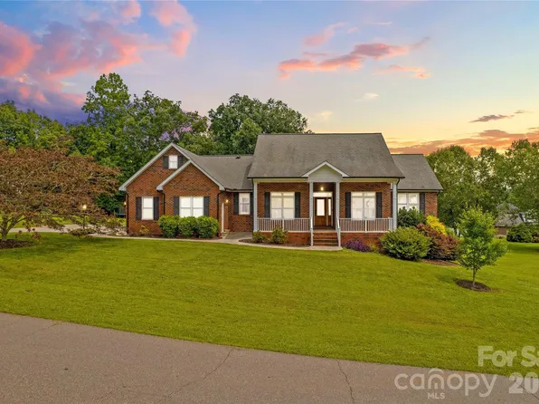 209 Seven Springs Loop, Statesville, NC 28625