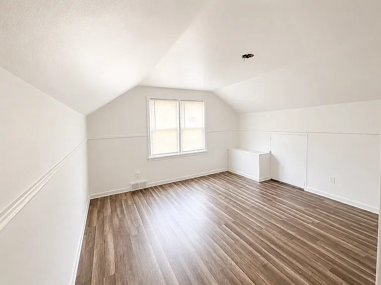 19152 Grandville Ave — Photo 14