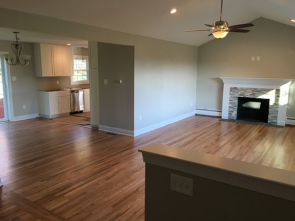 3rd image of 25 Robinson Ave