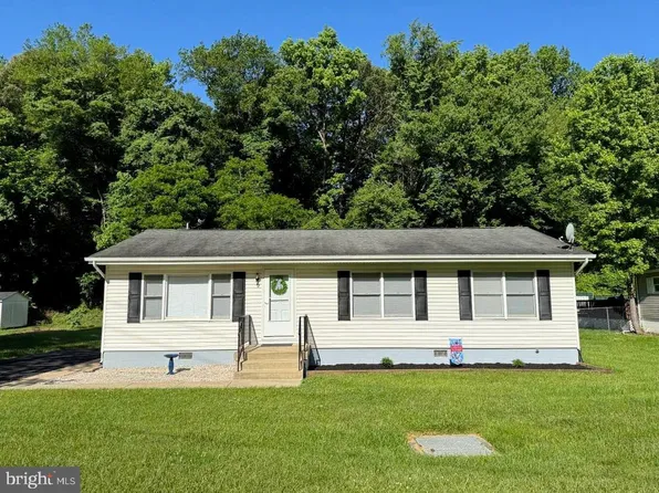 9 Willow Ln, La Plata, MD 20646