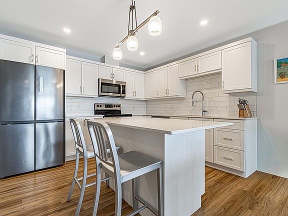 3rd image of 562 Malpeque Rd #103