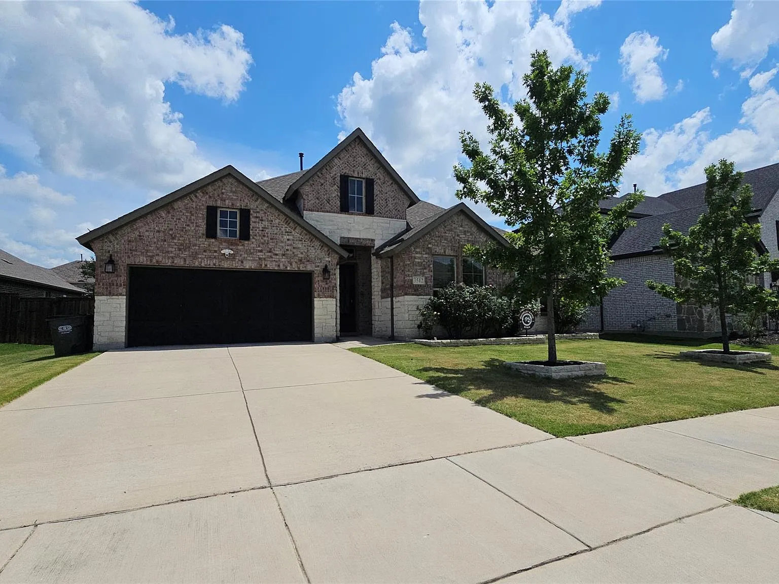 5 bed, 3100 sqft, $4,626 — Photo 2