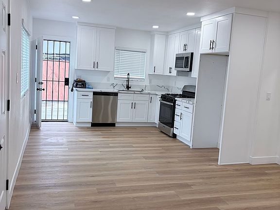 4th image of 105 W 83rd St