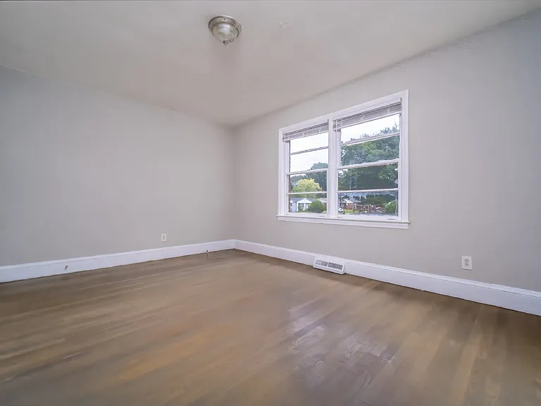 3453 Meredith Ave — Photo 13