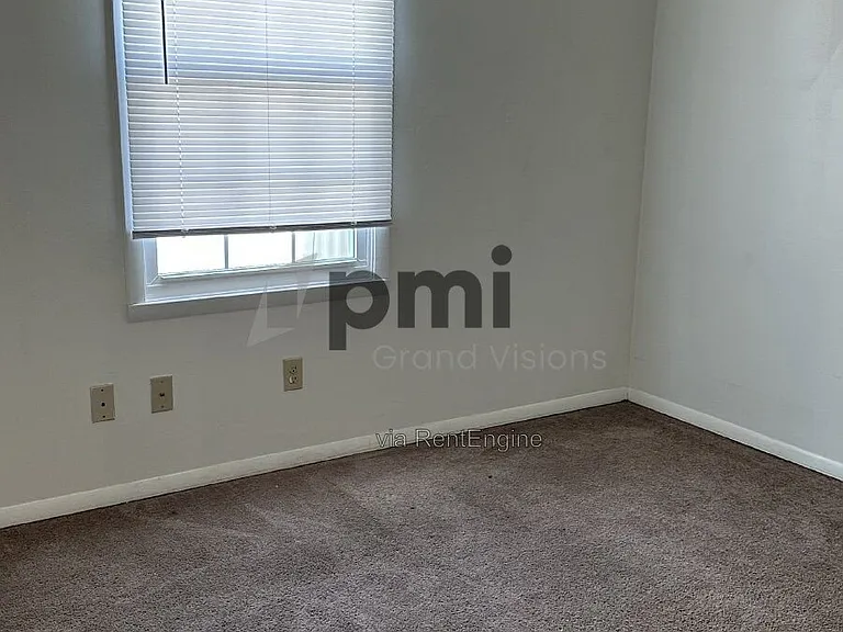 1616 University Dr — Photo 9