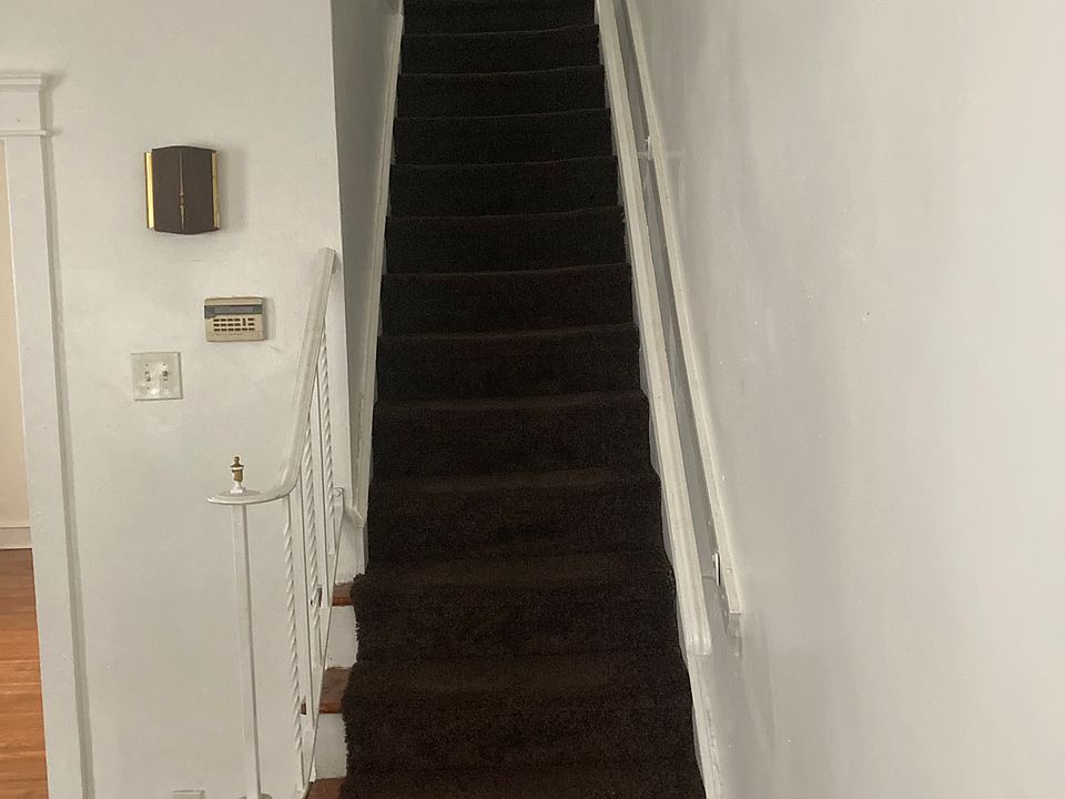 2nd image of 2448 46th St