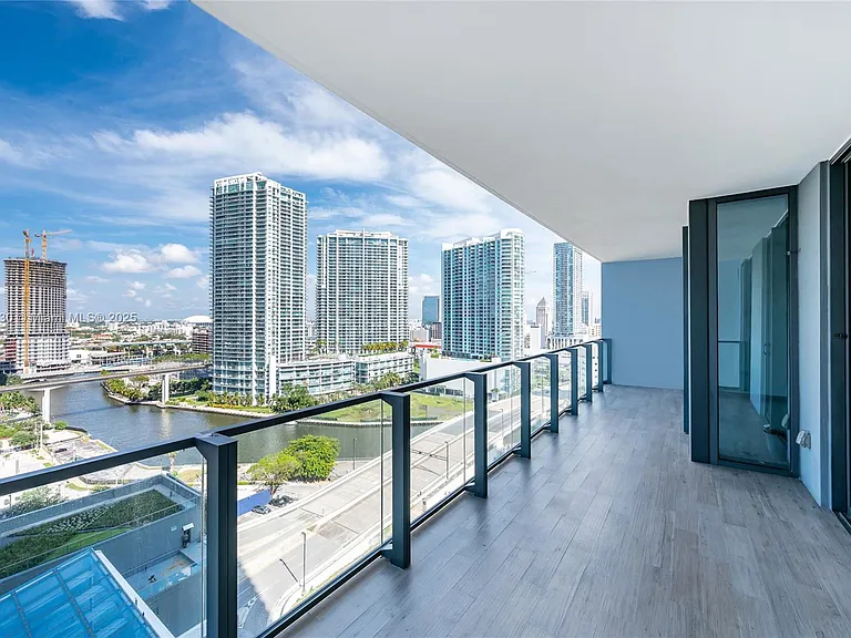 68 SE 6th St #1510 — Photo 33