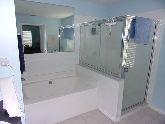 4th image of 801 NE 43rd Ln