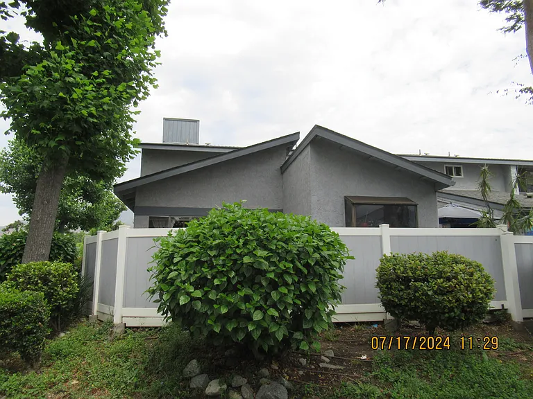 900 W Sierra Madre Ave #33 — Photo 1