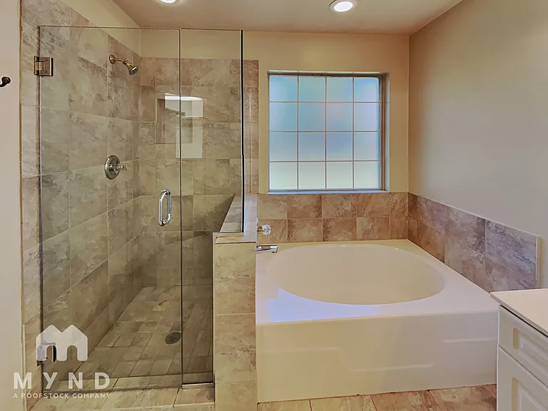 9860 Buckingham Ln — Photo 15