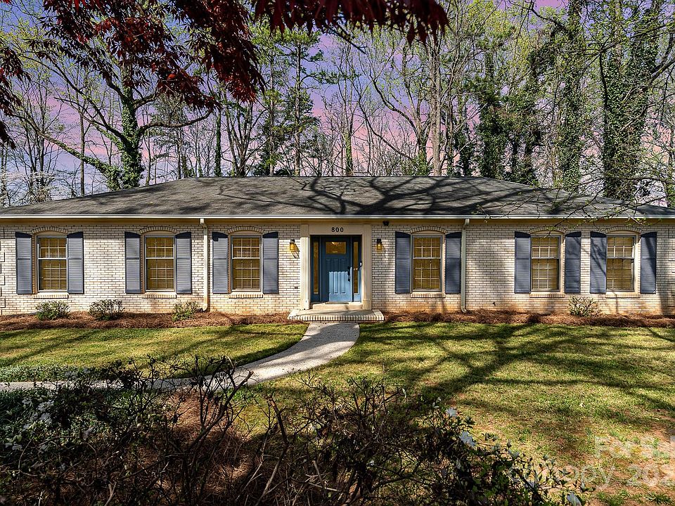 1st image of 800 River Oaks Ln