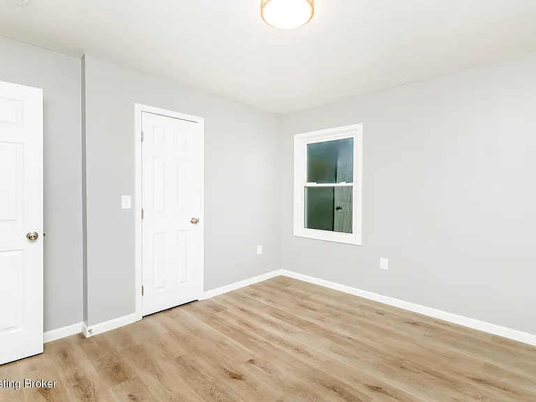 204 W Warfield St — Photo 7