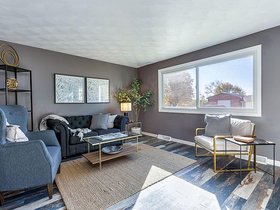 3rd image of 102 Dorothy Ln