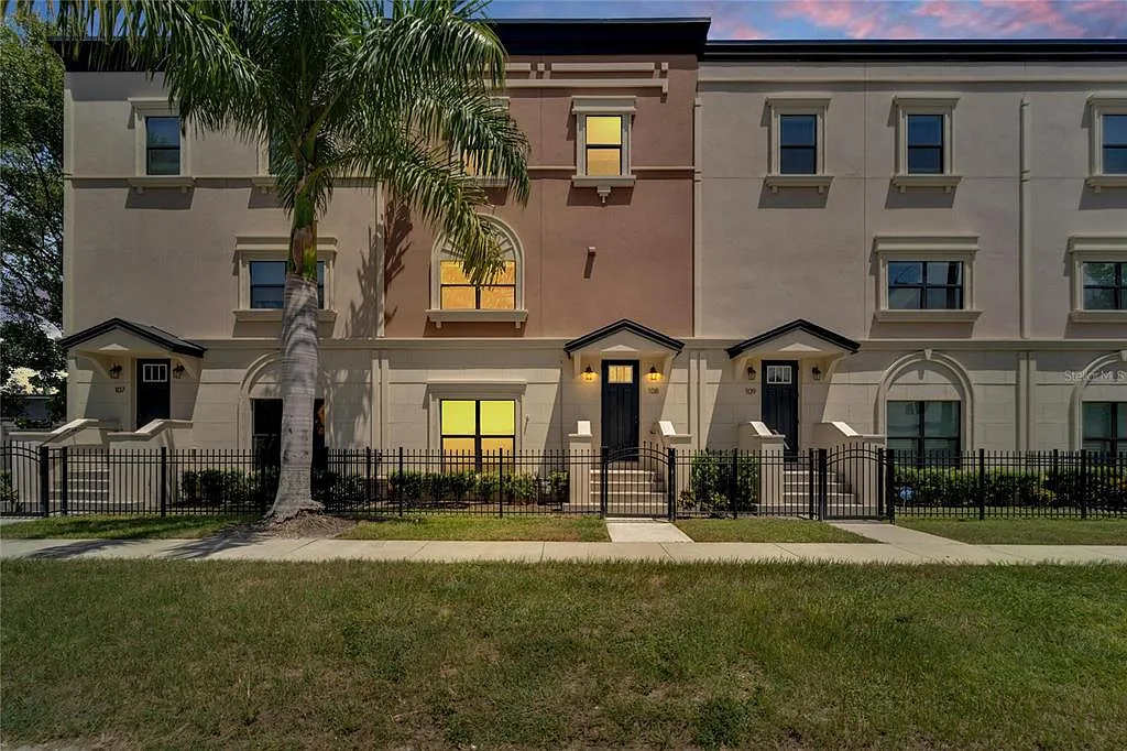4 bed, 3.5 bath, 2210 sqft, $4,600 — Photo 1