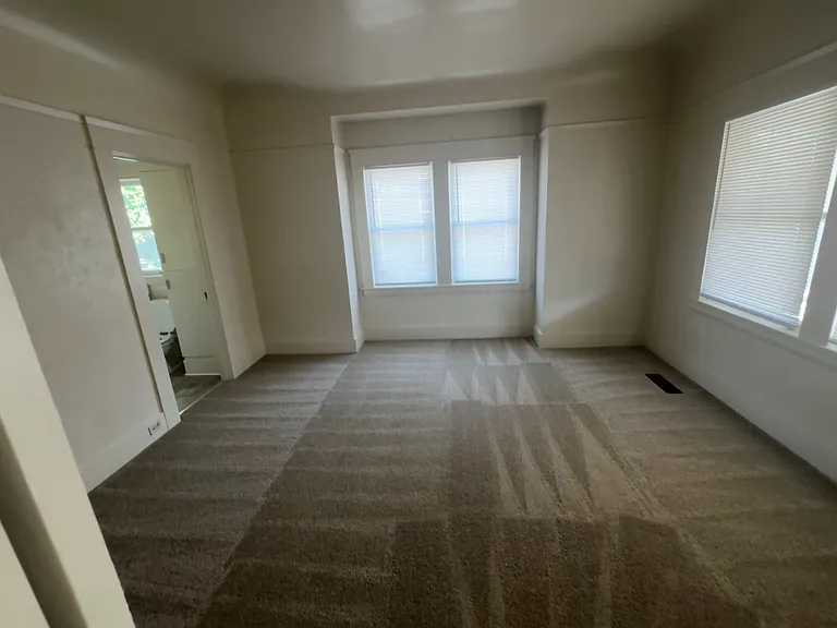 837 N Madison St — Photo 3