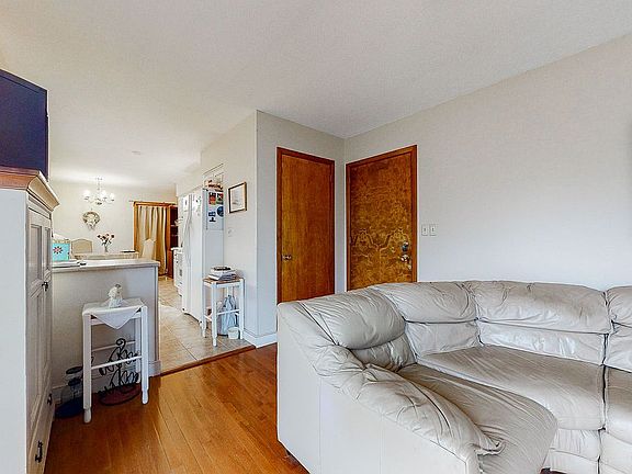 5th image of 418 Parkland Dr SE