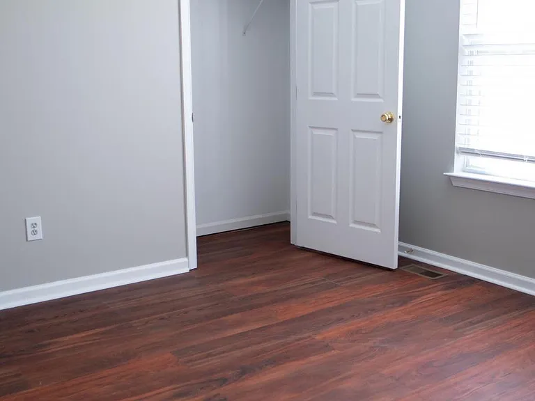 102 Thomas Ln — Photo 37