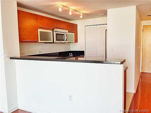 2nd image of 253 NE 2nd St APT 3304