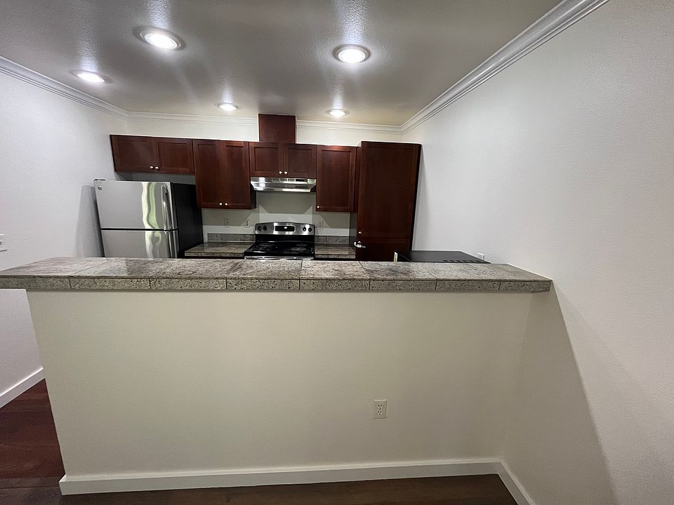 1st image of 25025 SE Klahanie Blvd #102