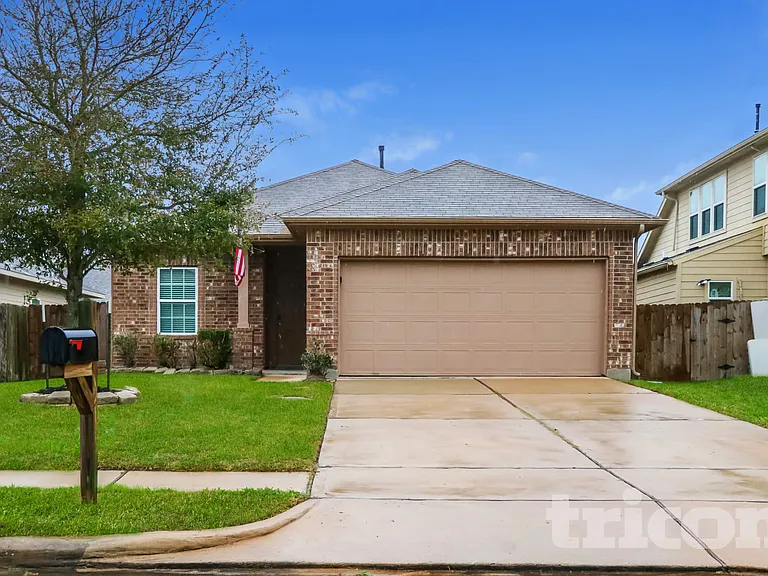 2122 Hackberry Bank Ln — Photo 1