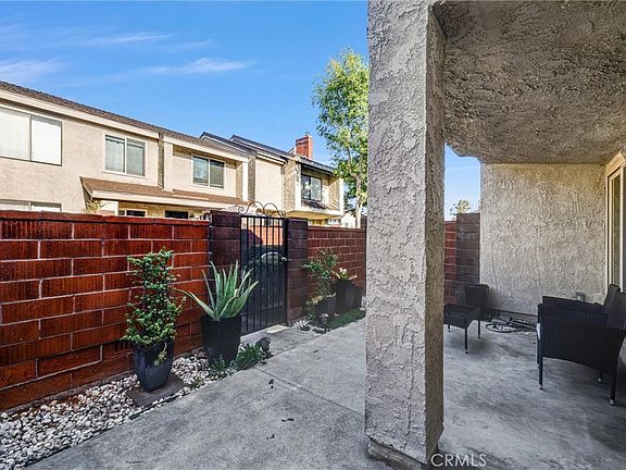 3rd image of 943 W Lamark Ln