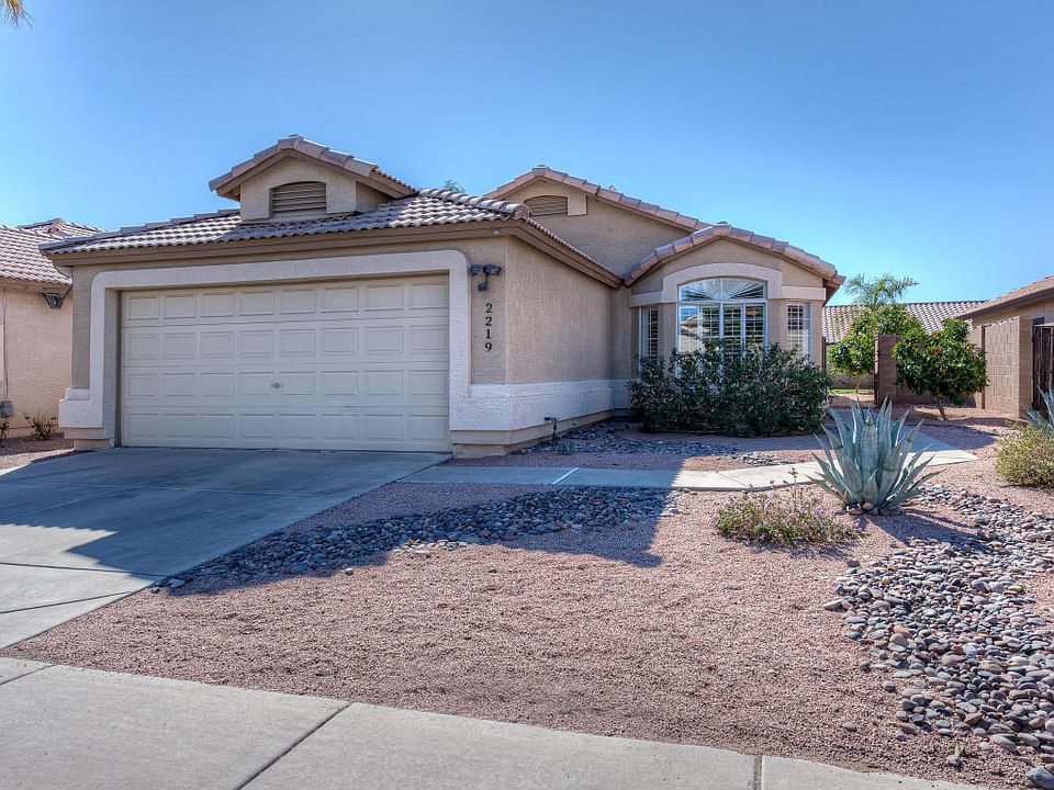 2nd image of 2219 E Aire Libre Ave