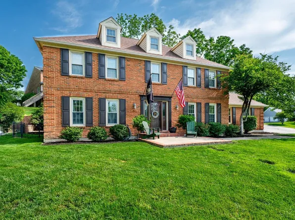 3832 Chimney Hill Dr, Blue Ash, OH 45241