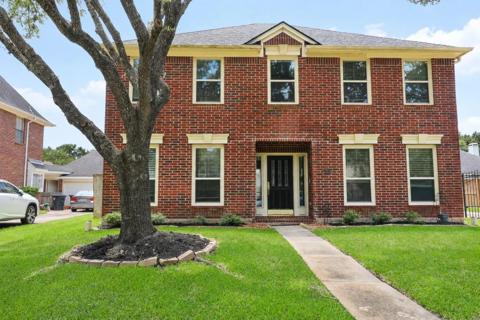4 bed, 2.5 bath, 2442 sqft, $2,600 — Photo 1