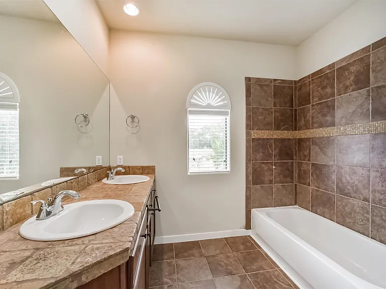 11025 Robin Hood Ct — Photo 18