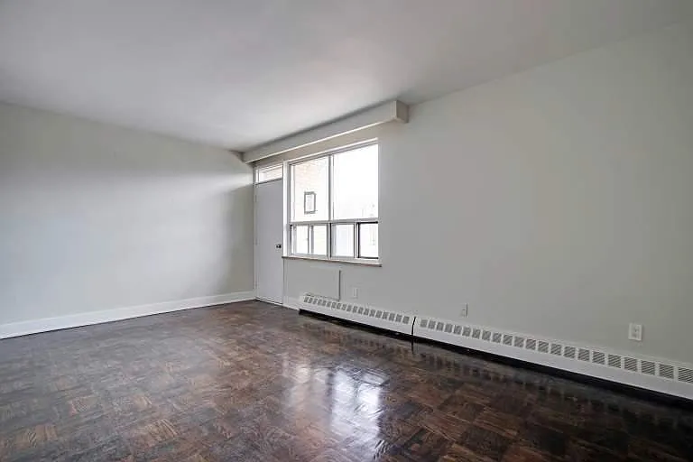 82 Warren Road — Photo 3