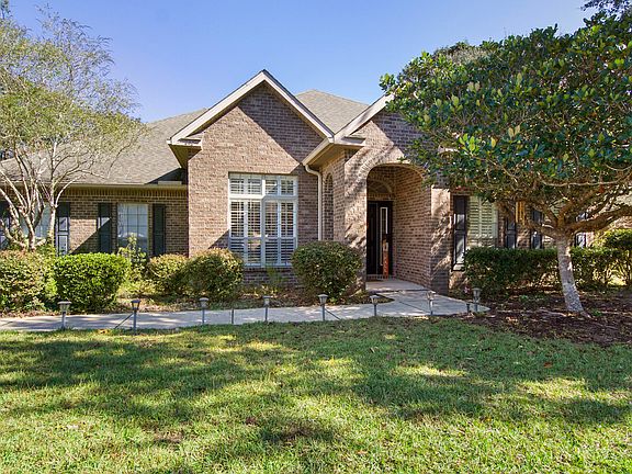 2nd image of 446 Mango Ln