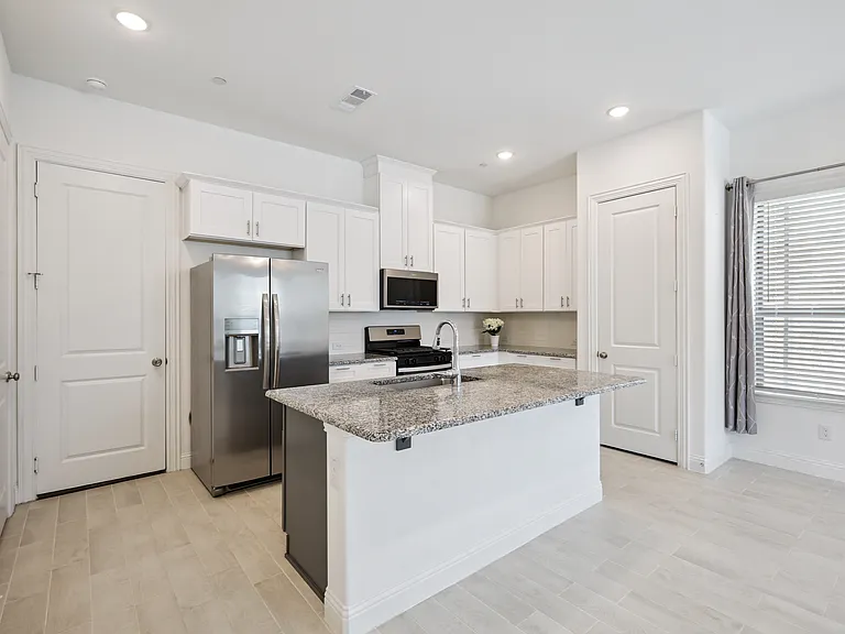 4261 Shavano Dr — Photo 5