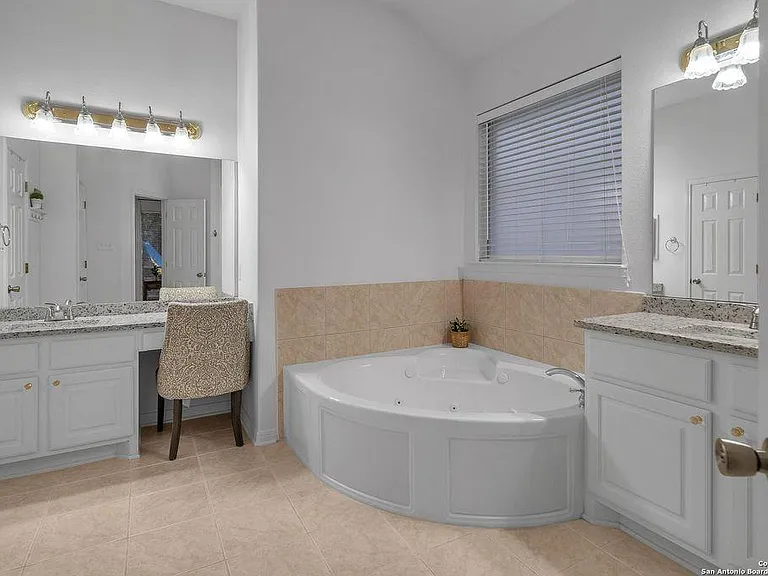 26022 Cuyahoga Cir — Photo 16