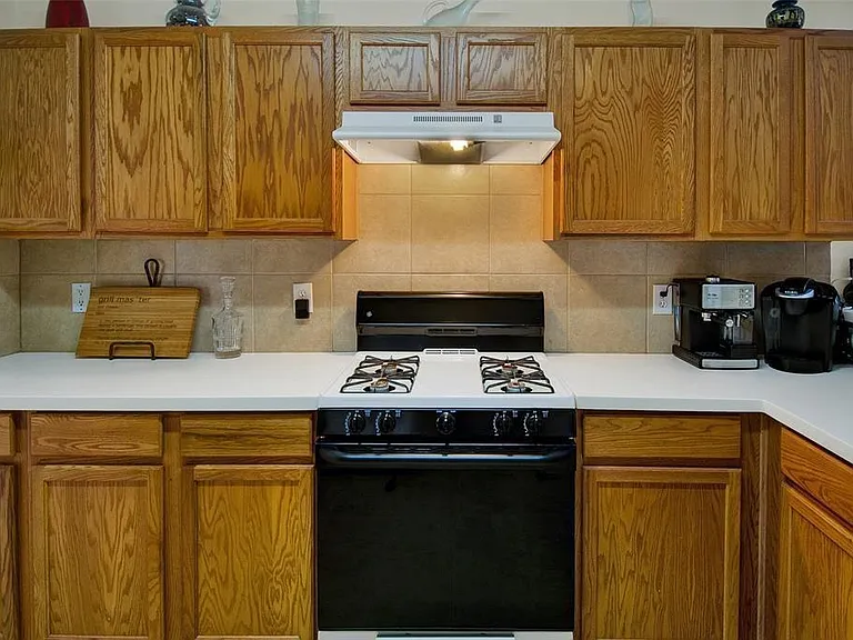 615 Salma Ct — Photo 9