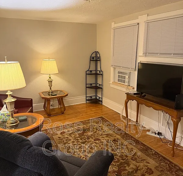 2835 Midwood Ave — Photo 1
