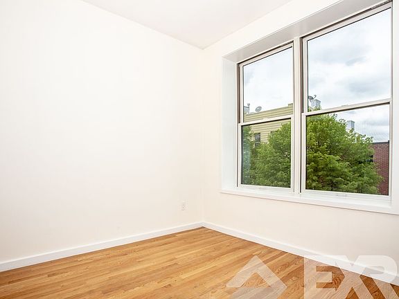 5th image of 261 Eckford St APT 4B