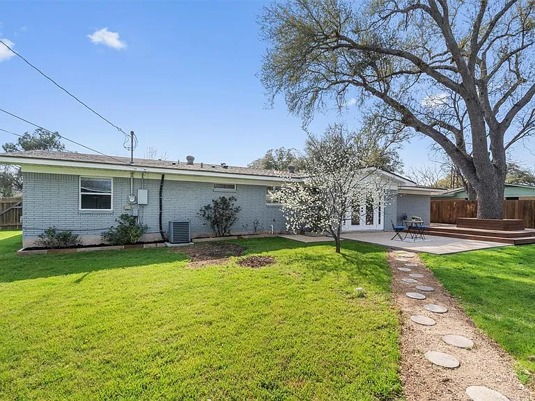 808 Salem Ln — Photo 3