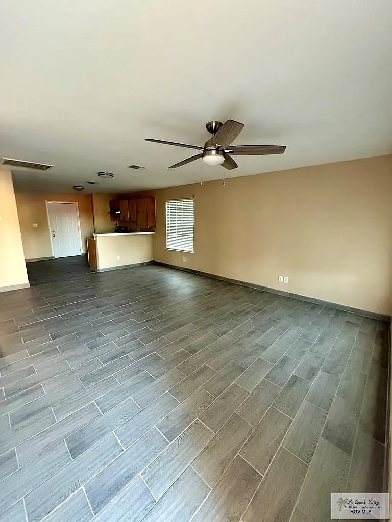 2 bed, 1.0 bath, 1522 sqft, $1,200 — Photo 2