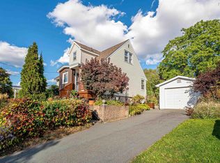 3821 Basinview Dr, Halifax, NS B3K 5A2