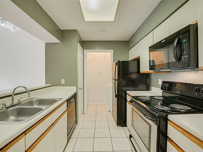 807 W 25th St #316 — Photo 5