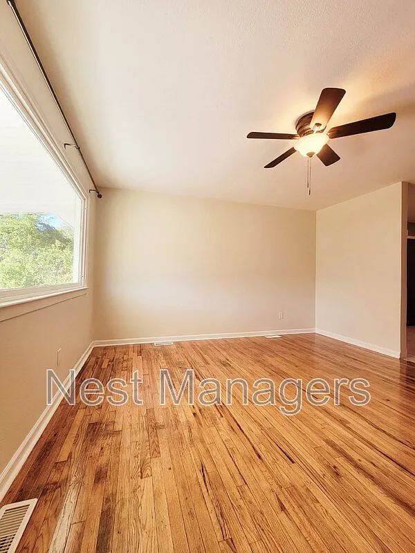 3 bed, 1.0 bath, 1100 sqft, $1,295 — Photo 1